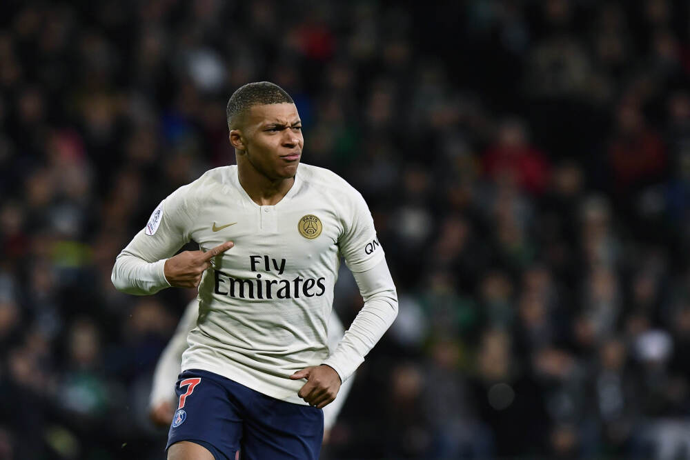 专家：歼-20千架预测被高估，中国空军更重体系作战与平衡发展